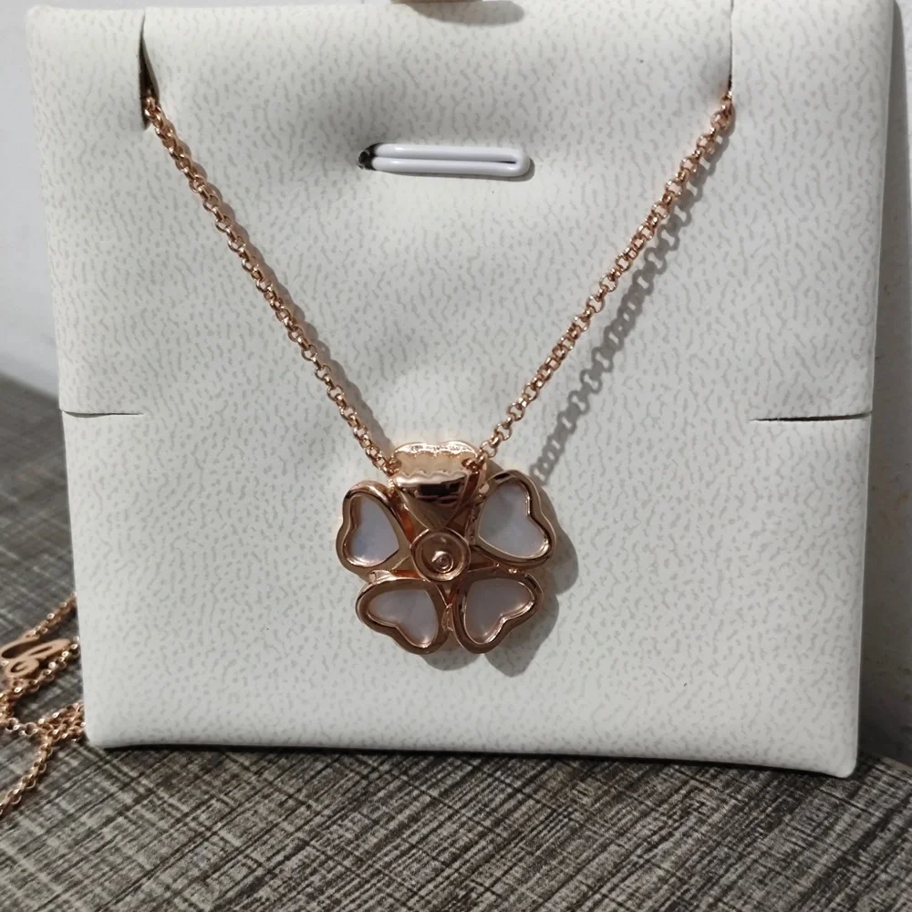 Chopard Rose Gold Flower Pendant with White Mother-of-Pearl